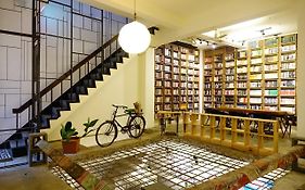 Cao Ji Book Inn Hostel